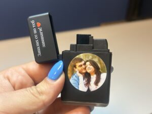 Ветроустойчива черна запалка със снимка и послание по избор